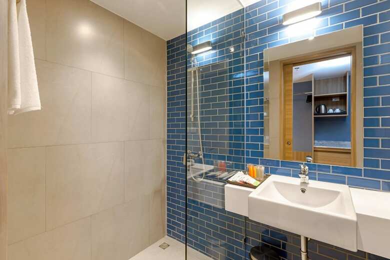 Oakwood Hotel Journeyhub Phuket