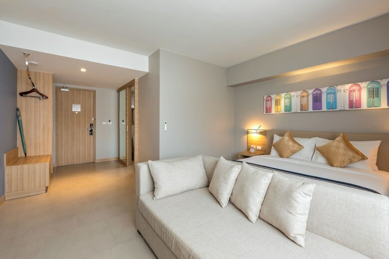 Oakwood Hotel Journeyhub Phuket