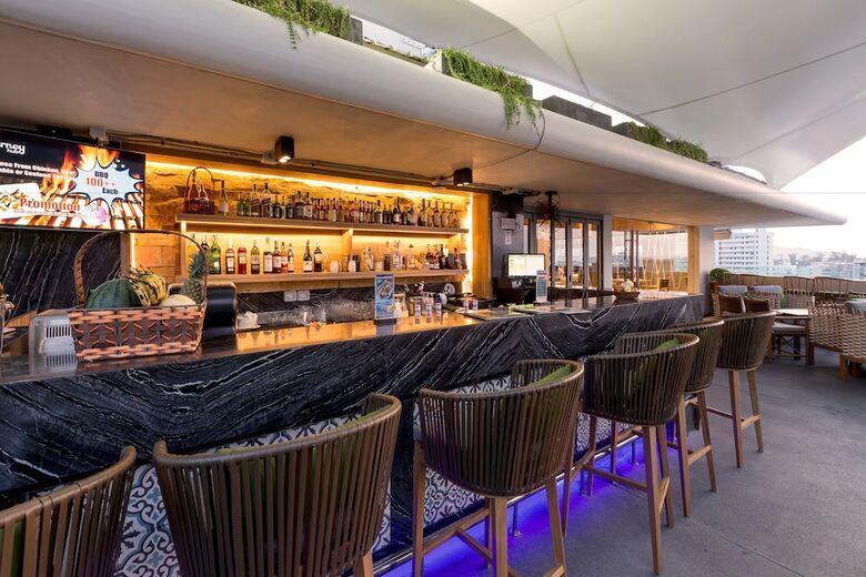 Oakwood Hotel Journeyhub Phuket