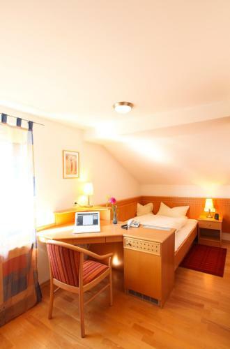 Hostal Landhotel Sch�ll