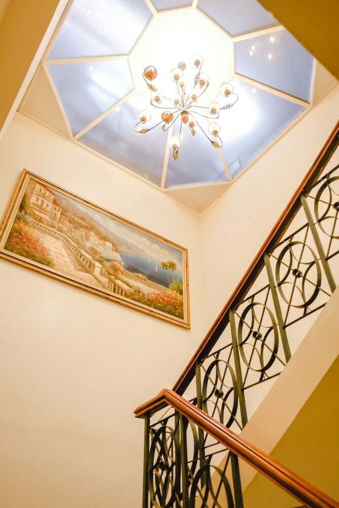 De Luxe Hotel