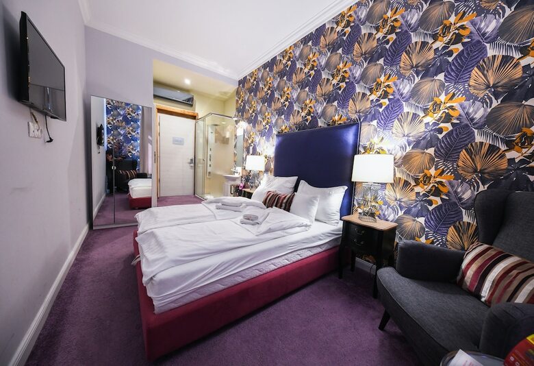 Hotel Blue Velvet