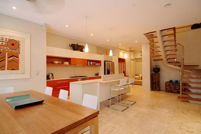 Villa Latitude 16 On Grant St