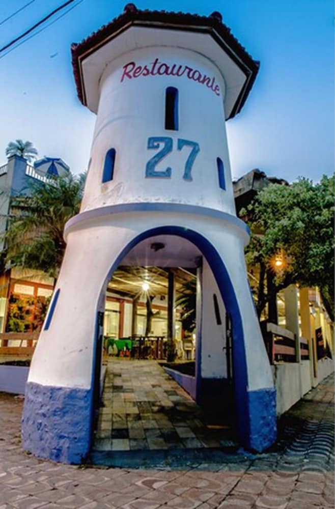 27 Praia Hotel