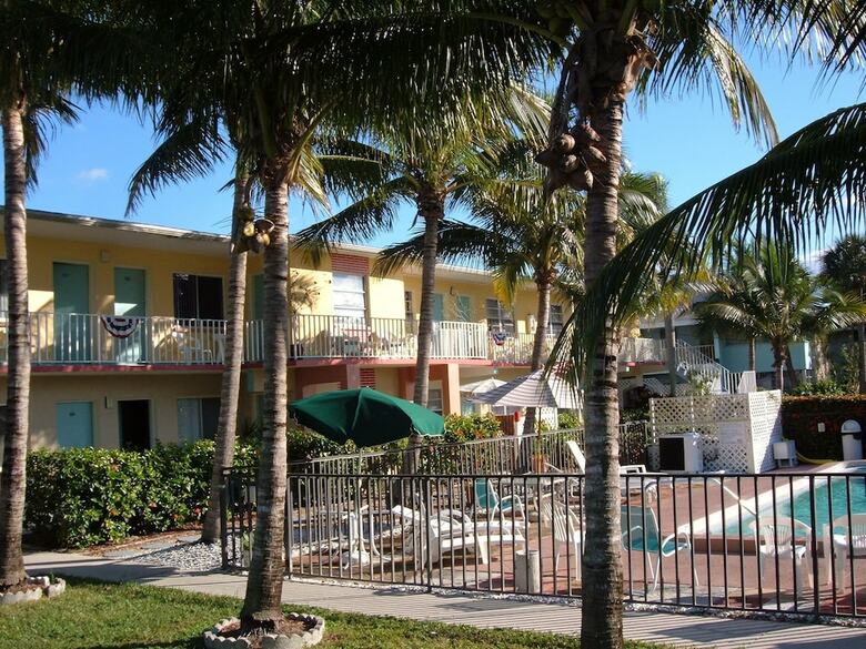 Apartamento Hideaway Waterfront Resort & Hotel