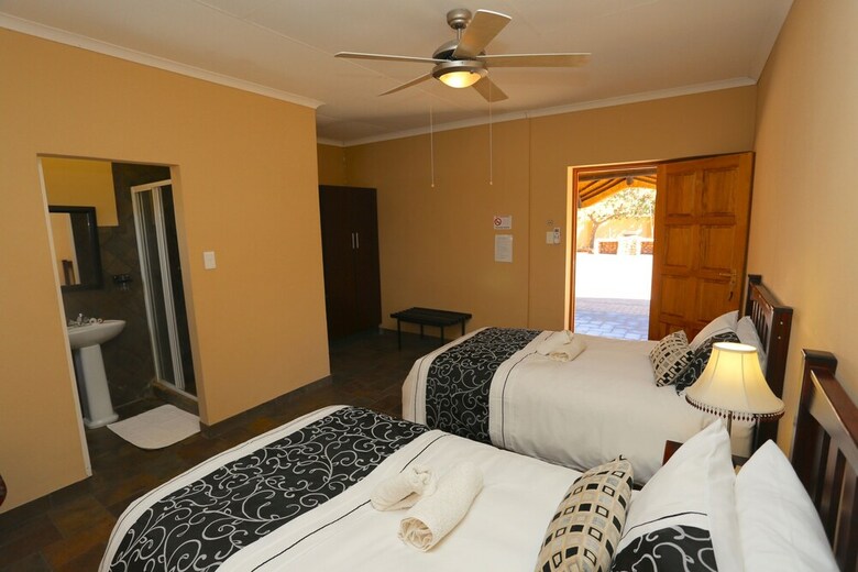 Stoney's Country Hotel