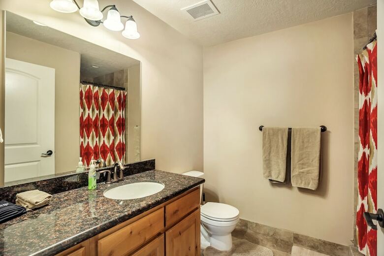 Downtown Condo By The Convention Center