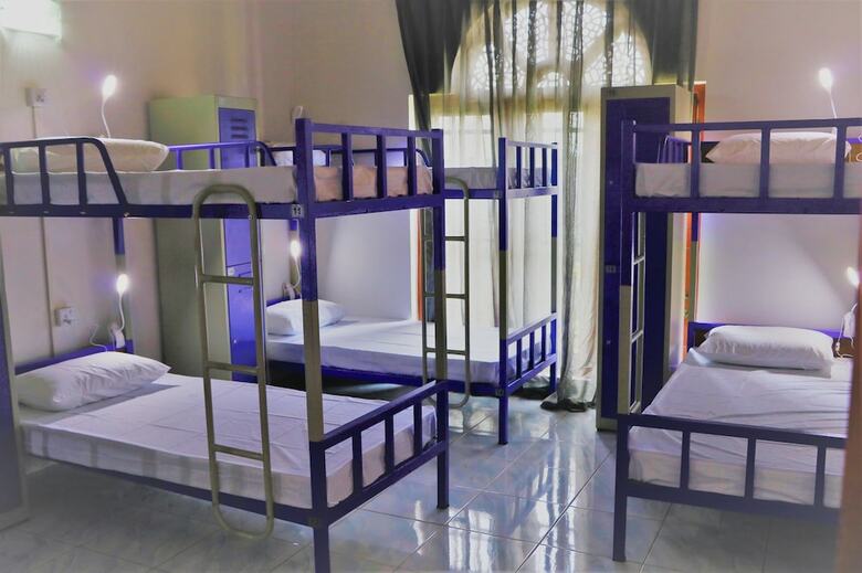 Hostal Eos Hostels