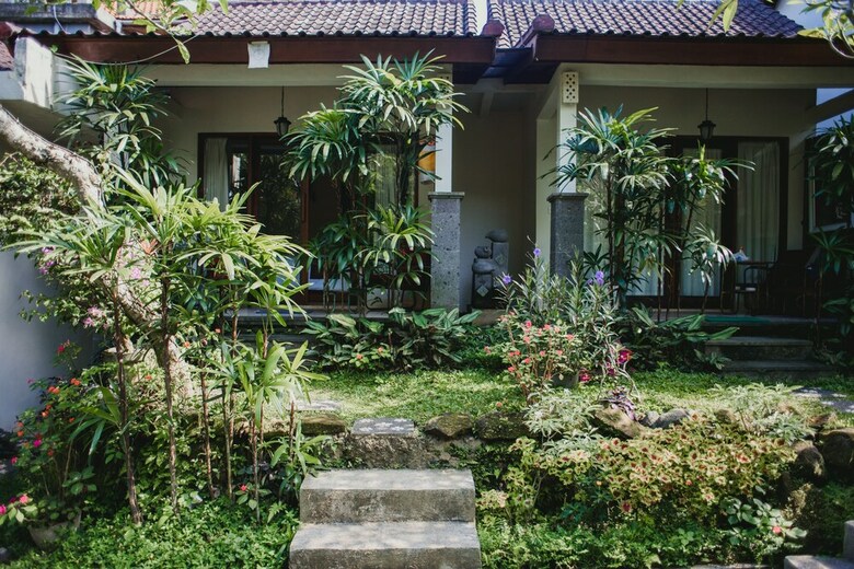 Hotel Desak Putu Putra Hidden