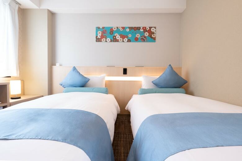 Shinsaibashi-higashi Crystal Hotel