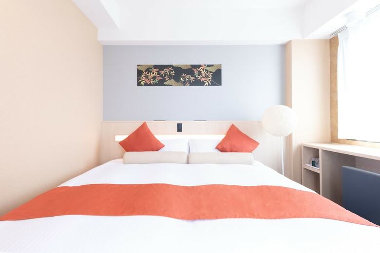 Shinsaibashi-higashi Crystal Hotel