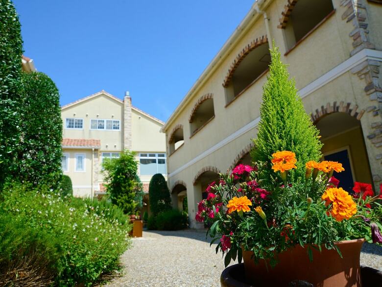 Hotel Nadeshiko