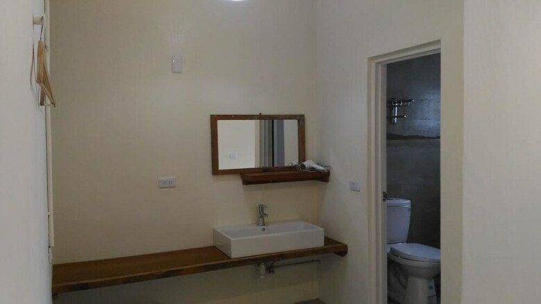 Hostal 4 Plus 57 Backpackers