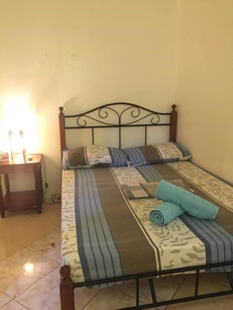 Hostal J & C Guesthouse