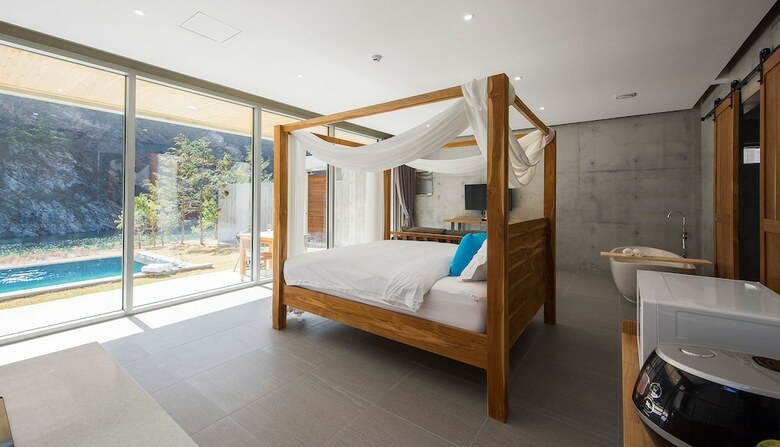 Pension Heritis Poolvilla