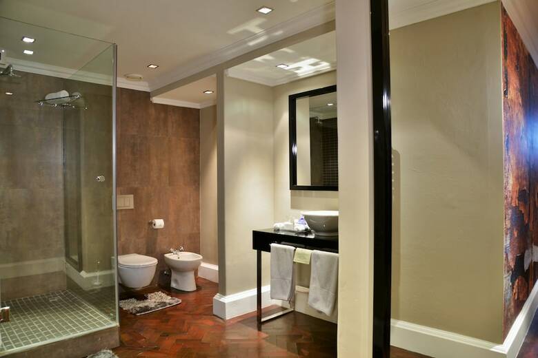 Hotel Cape Royale Luxury Suites