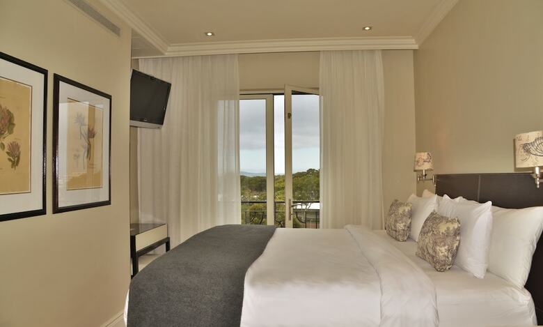Hotel Cape Royale Luxury Suites