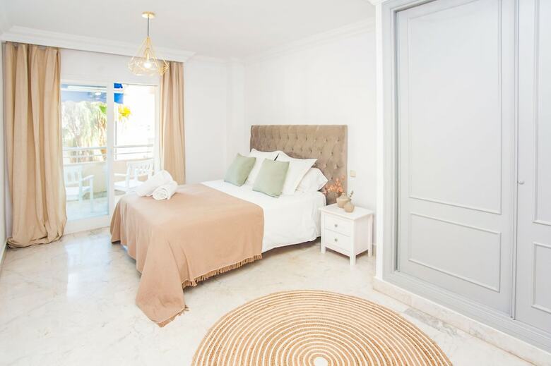 Apartamentos Marina De Banus Sea Views