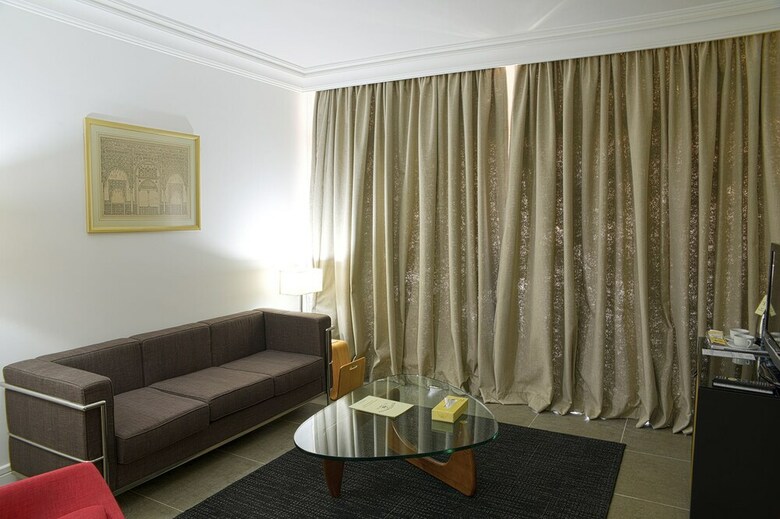 Portemilio Hotel And Resort