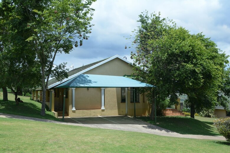 Posada Thaba Tsweni Lodge And Safaris