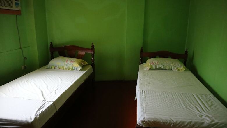 Hostal Dhayne Bed And Breakfast - Hostel