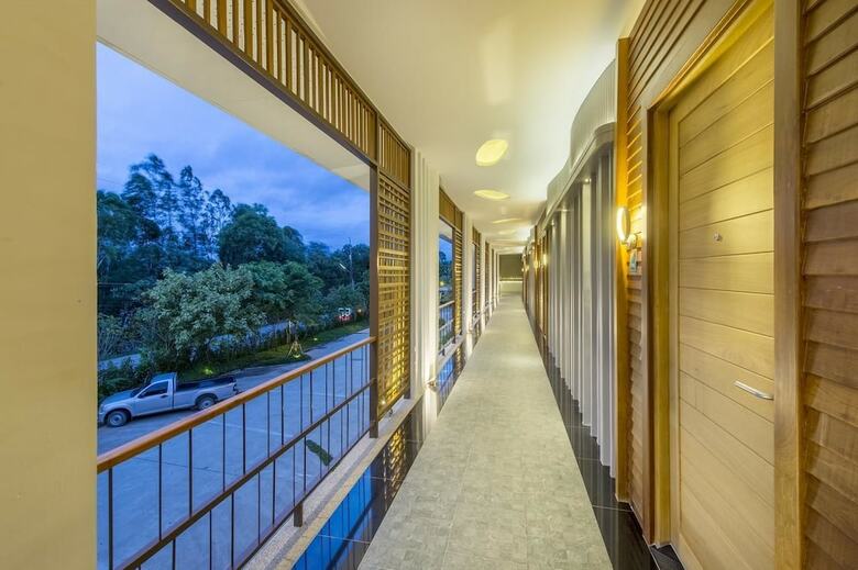 Hotel Baan Rim Ao