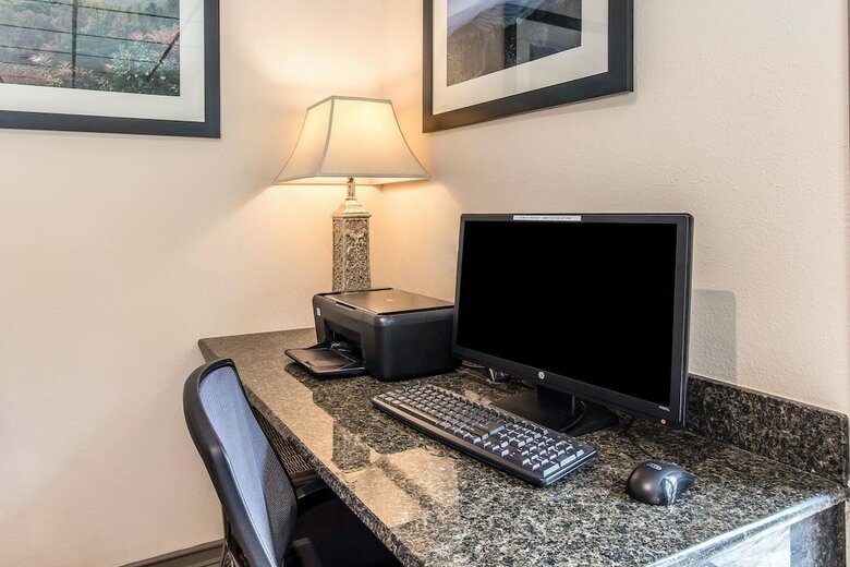 Hotel Quality Inn & Suites
