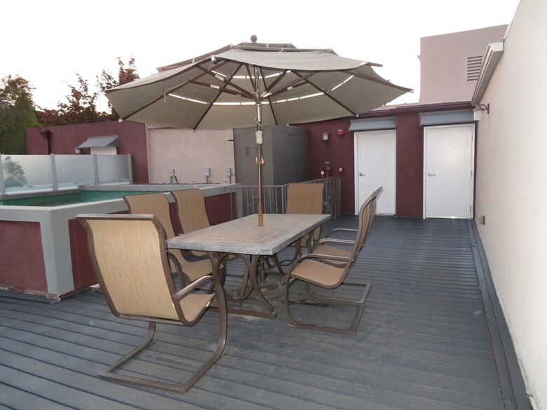 Apartamento 2 Bed / 2 Bath In Studio City