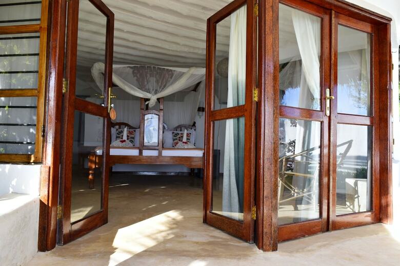 Hotel Aya Beach Bungalows