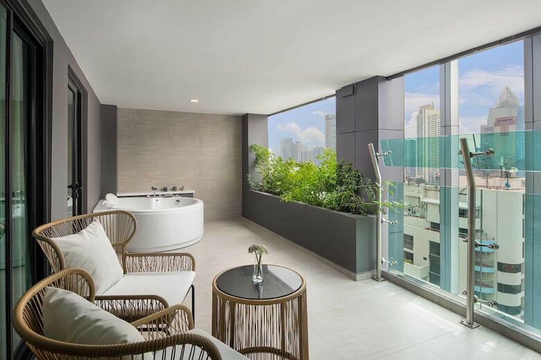 Hotel Solitaire Bangkok Sukhumvit 11