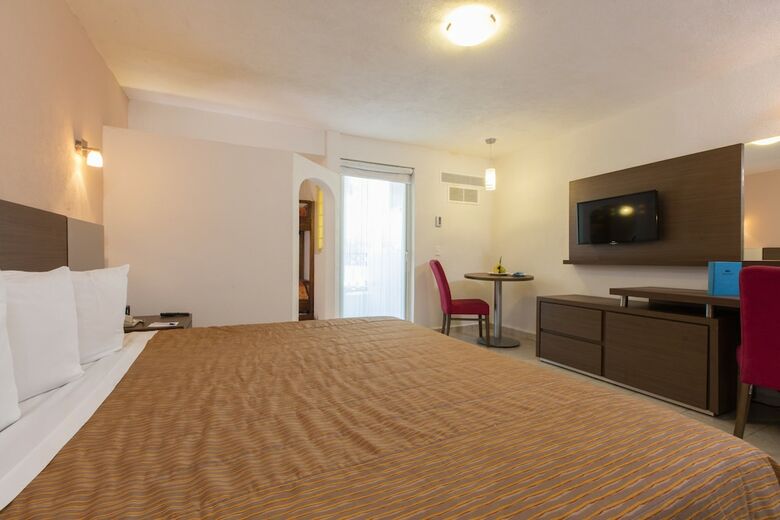 Hotel Crown Paradise Club
