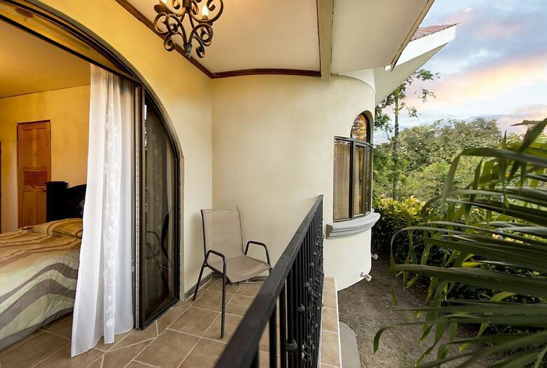Pura Vida House Cabo Blanco