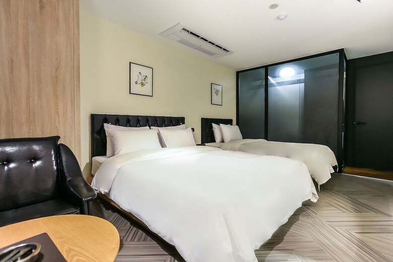Hotel 9 In Dongdaemoon
