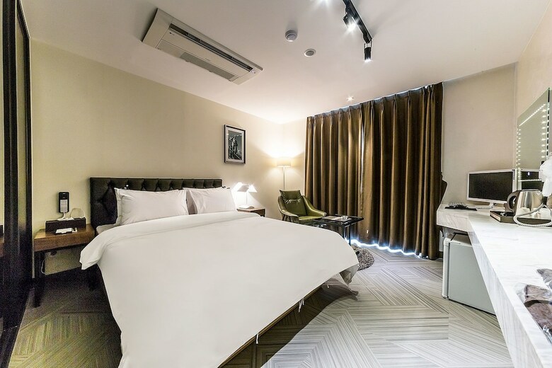 Hotel 9 In Dongdaemoon