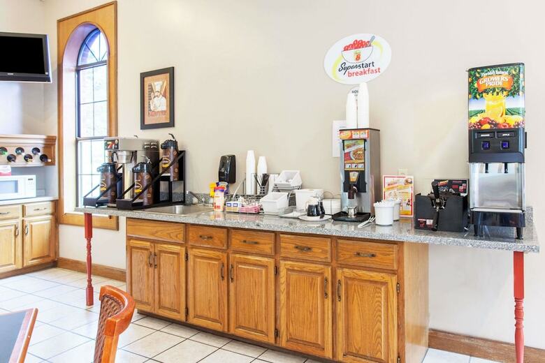 Hotel Super 8 By Wyndham Atchison