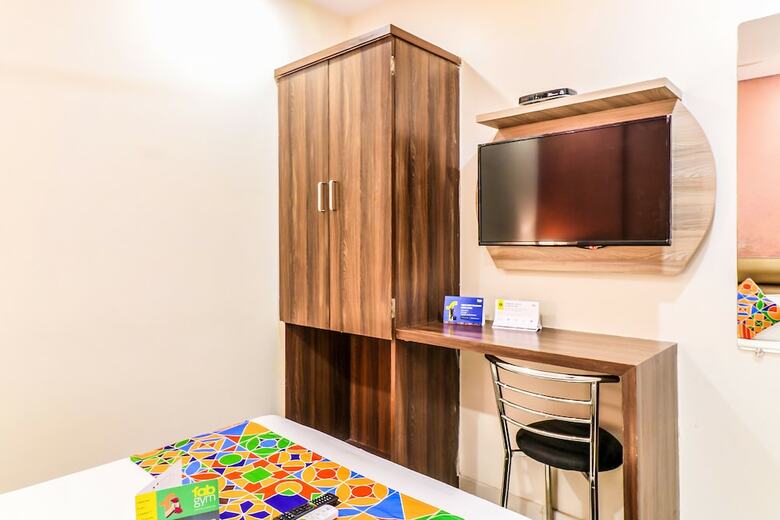 Fabhotel Hill Park Mumbai Airport