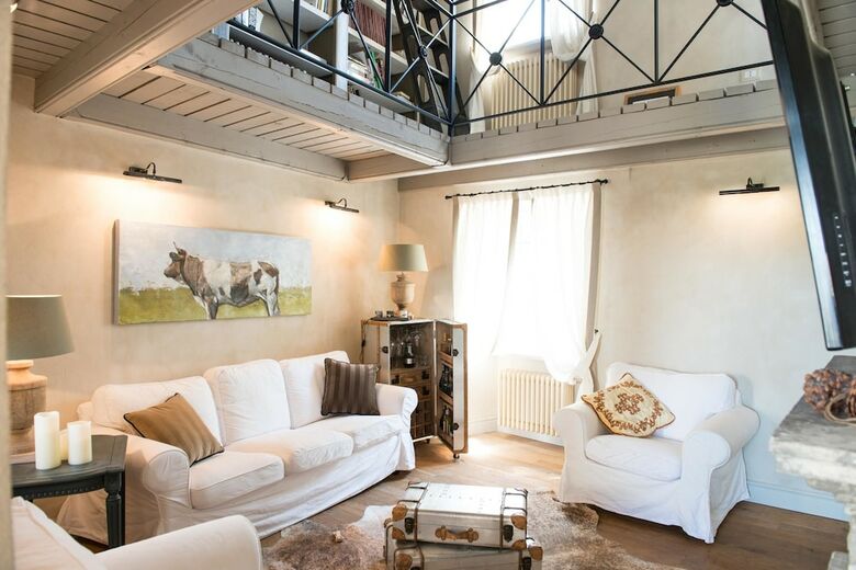 Villa With Pool And Spa In Langhe
