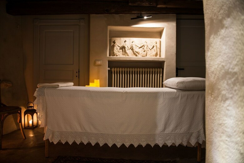 Villa With Pool And Spa In Langhe