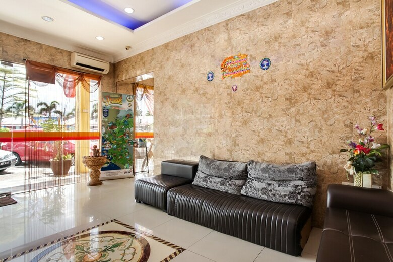 Oyo 89470 My Town Hotel