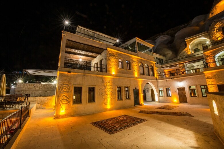 Charming Cave Hotel