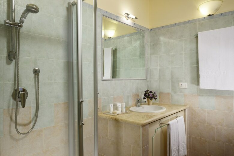Hotel Th Chia - Parco Torre Chia