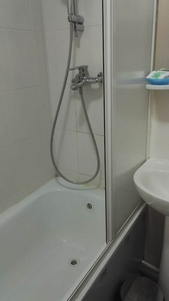 Hostal Admiral Hotel - Hostel