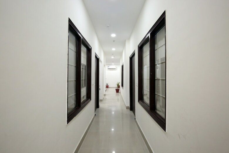Oyo 4856 Hotel The Benz