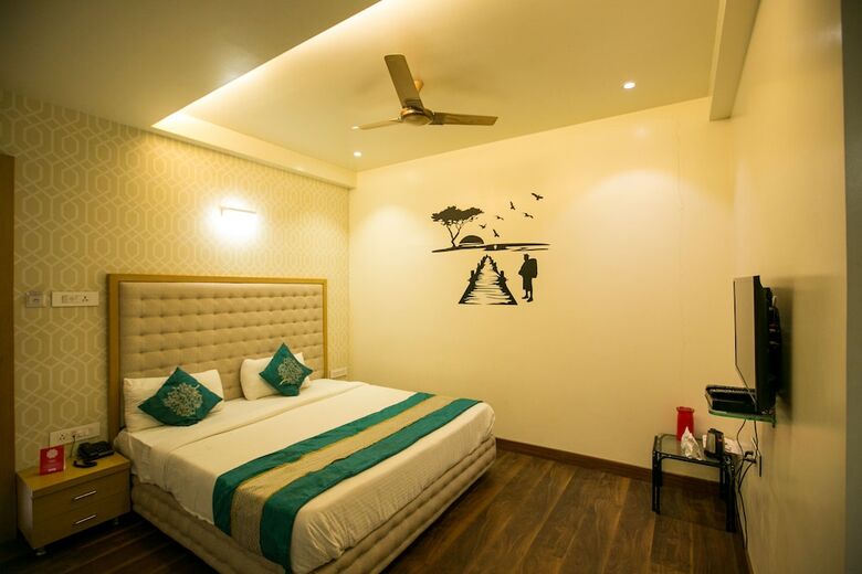 Oyo 3774 Hotel Naman Palace