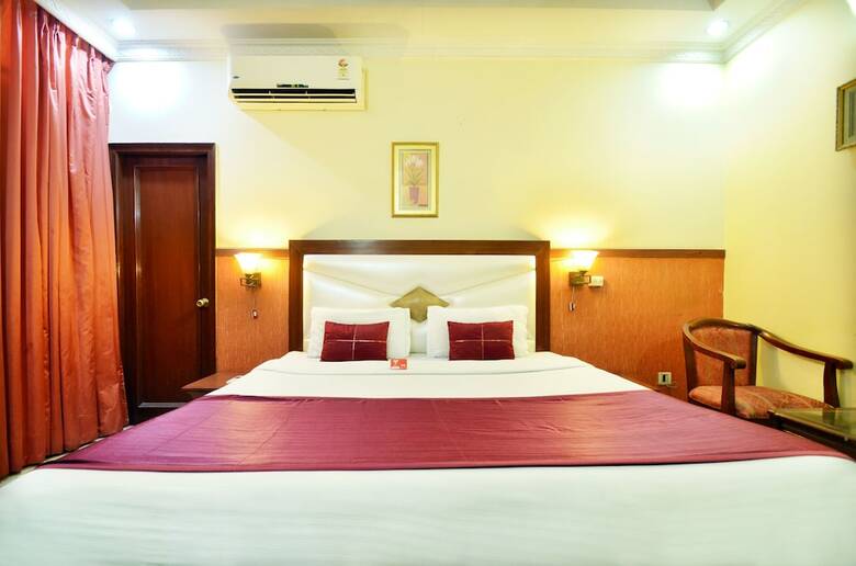 Hotel Oyo 7219 Corporate Inn