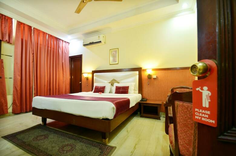 Hotel Oyo 7219 Corporate Inn