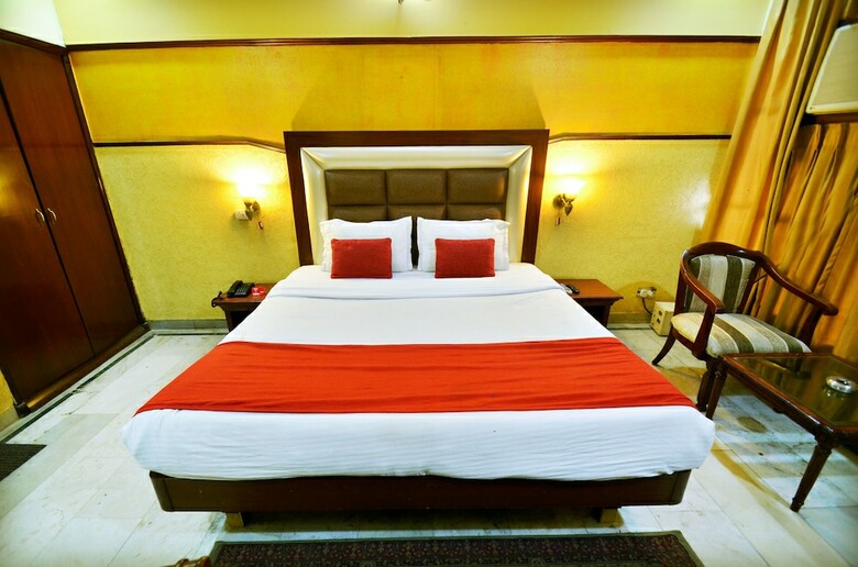 Hotel Oyo 7219 Corporate Inn