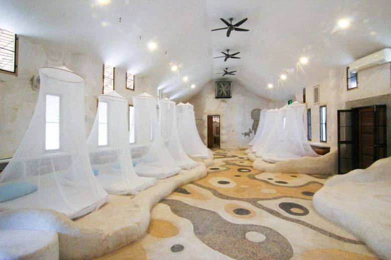 Hotel Naidee Sculptured Huts
