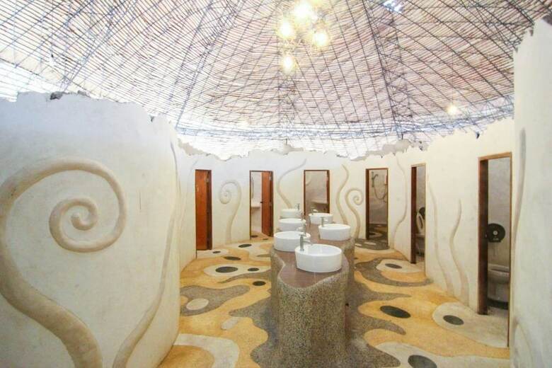 Hotel Naidee Sculptured Huts