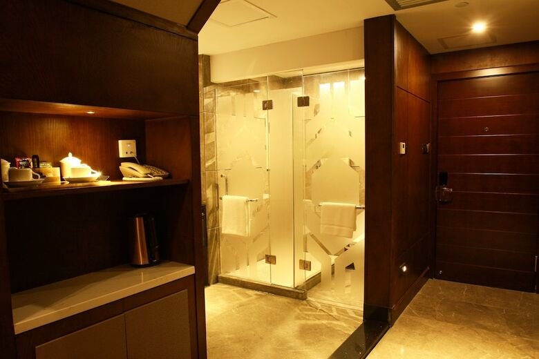 Riverside Luxury Hotel